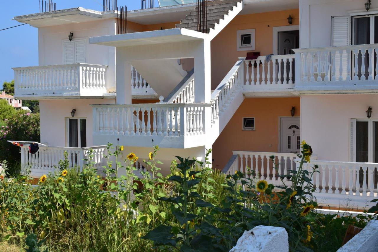 Red Sun Apartments Amoudi Exterior photo